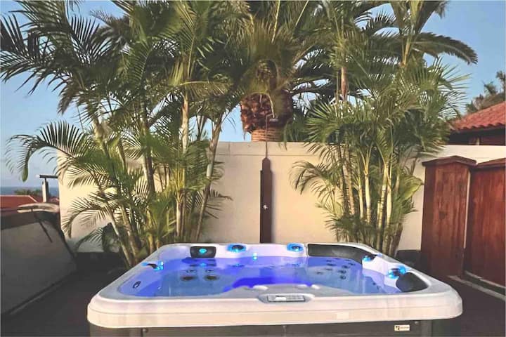 Jacuzzi y vistas de La Villa Pris